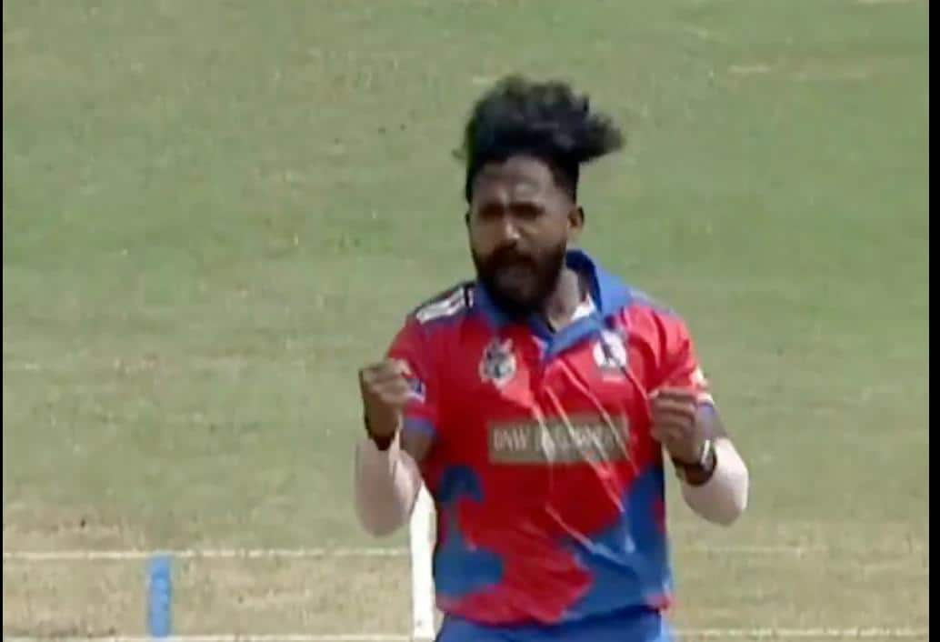 KM Asif jubilant after taking the wicket [x]
